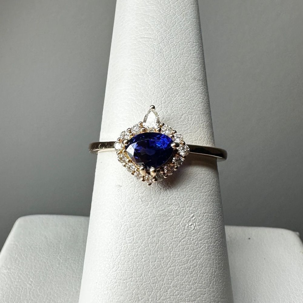 NWT .96ct Ceylon Sapphire and .19ct natural diamond accent ring in 14k YG!